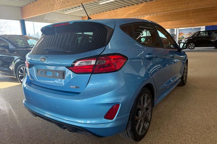 Blå Ford Fiesta fra 2022