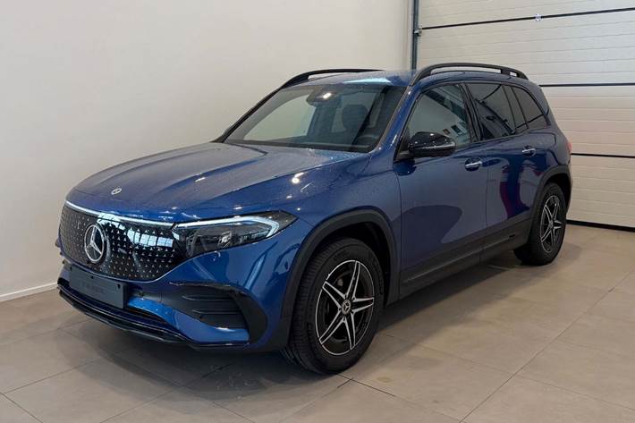 Blå Mercedes EQB300 fra 2025