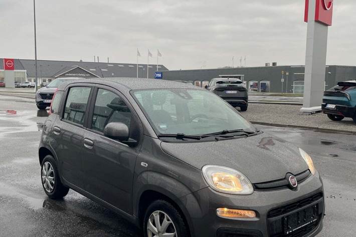 Grå Fiat Panda fra 2020