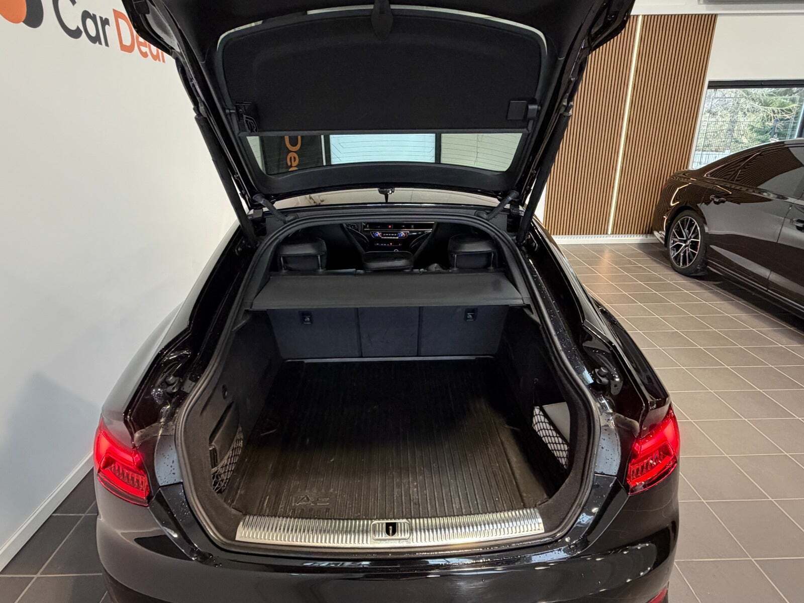 Rød Audi S5 fra 2017