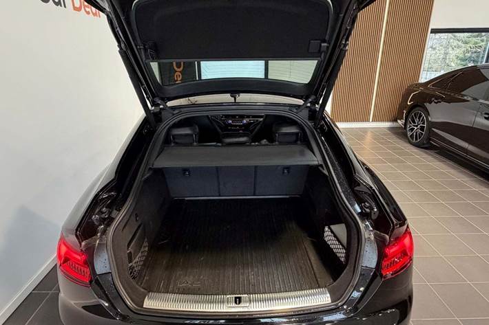 Rød Audi S5 fra 2017