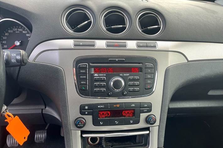 Sølv Ford Galaxy fra 2011