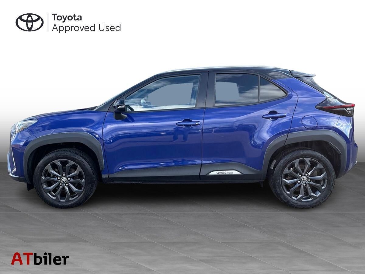 Blå Toyota Yaris Cross fra 2022