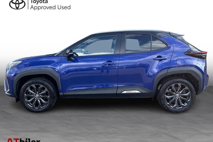Blå Toyota Yaris Cross fra 2022