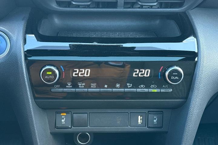 Blå Toyota Yaris Cross fra 2022