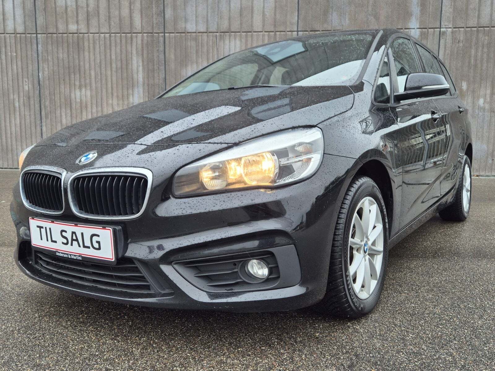 Sort BMW 218d fra 2017