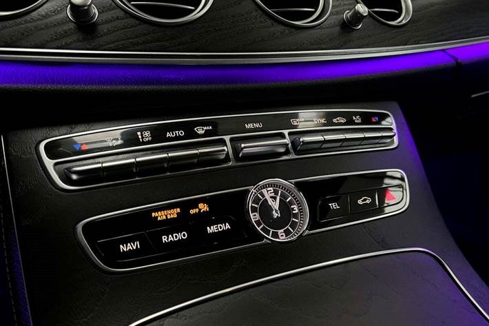 Hvid Mercedes E300 fra 2019