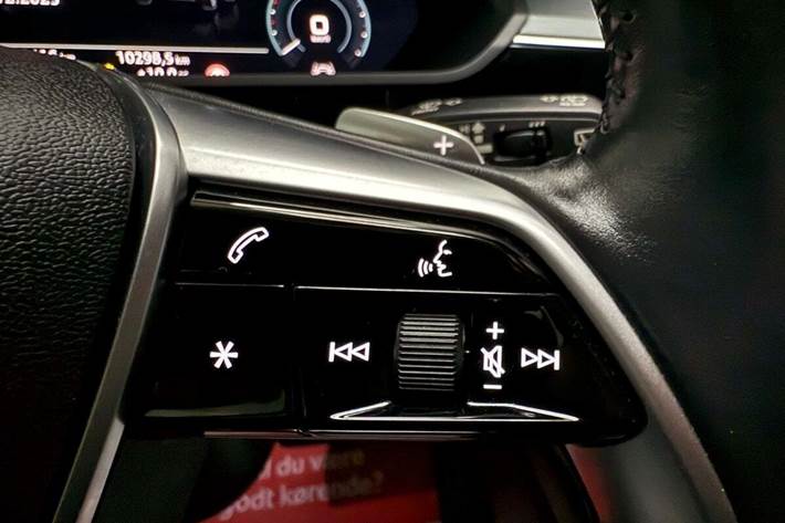 Hvid Audi e-tron fra 2020