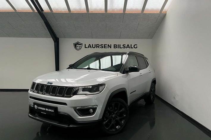 Sølv Jeep Compass fra 2021