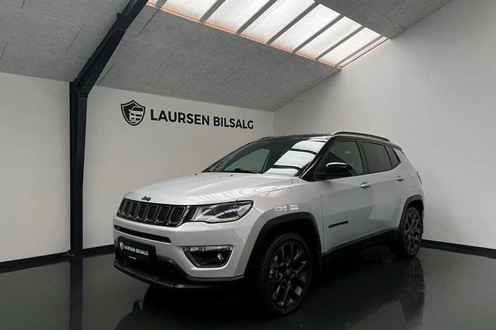 Sølv Jeep Compass fra 2021