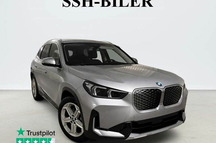 Grå BMW iX1 fra 2025