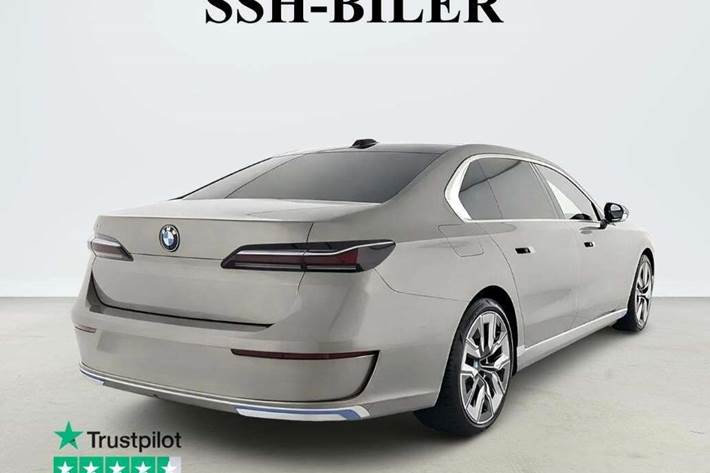 Hvid BMW i7 fra 2023