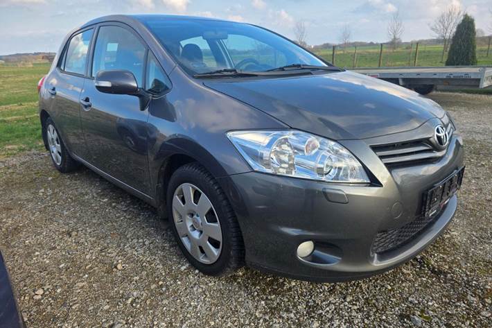 undefined Toyota Auris fra 2010