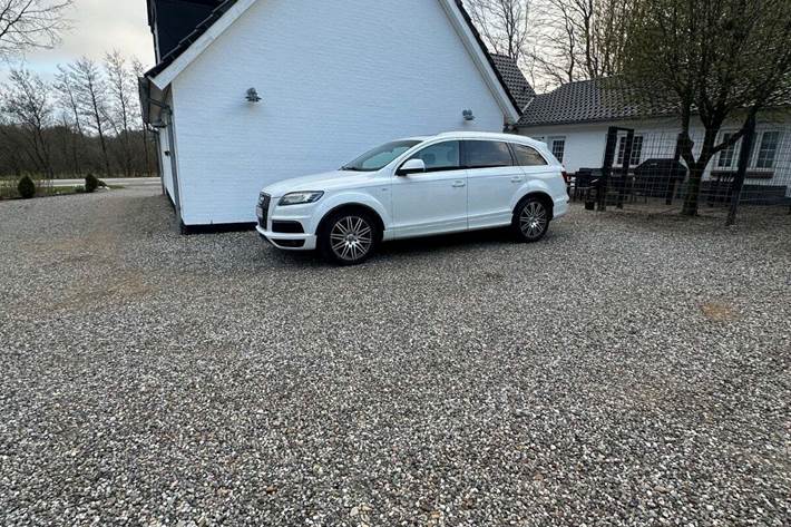 Hvid Audi Q7 fra 2012