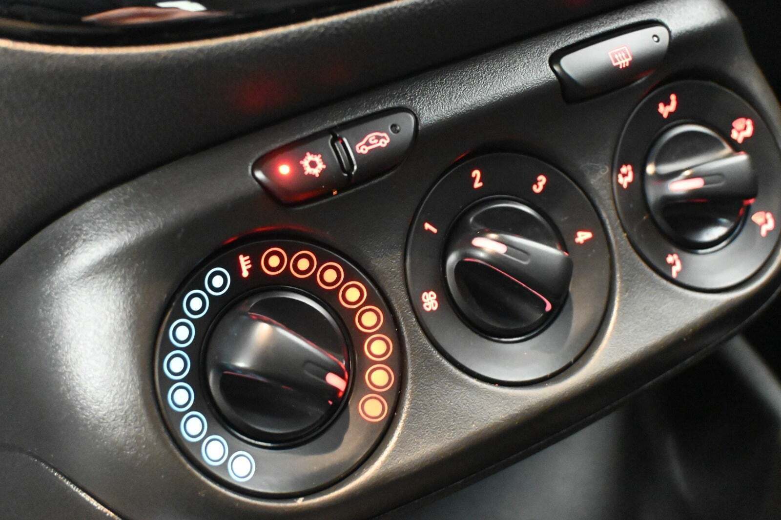 Blå Opel Corsa fra 2019