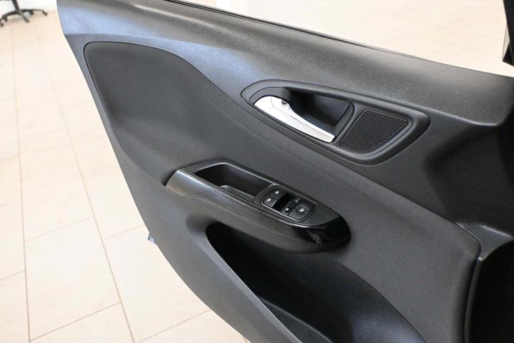 Blå Opel Corsa fra 2019