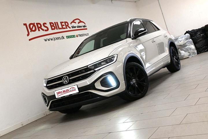 Beige VW T-Roc fra 2022 set udefra
