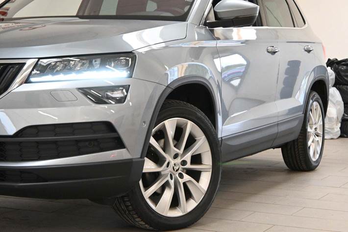 Grå Skoda Karoq fra 2021