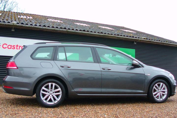 Sølv VW Golf VII fra 2018