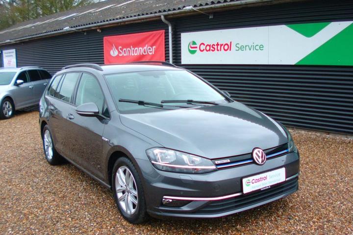 Sølv VW Golf VII fra 2018