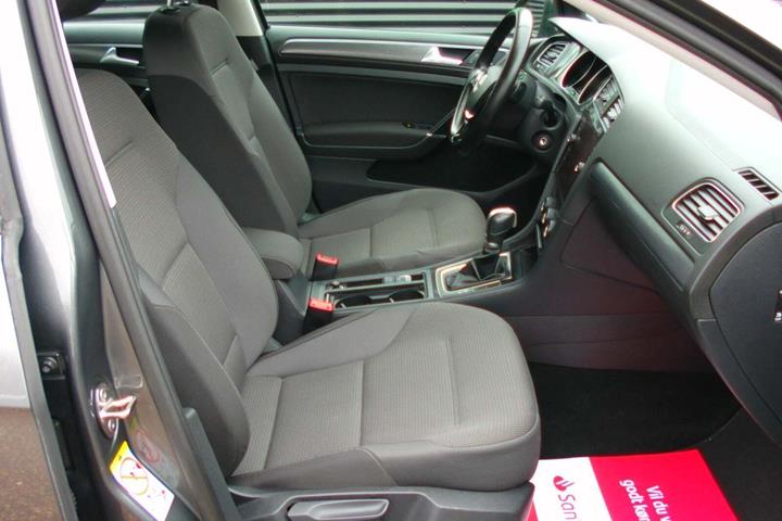 Sølv VW Golf VII fra 2018