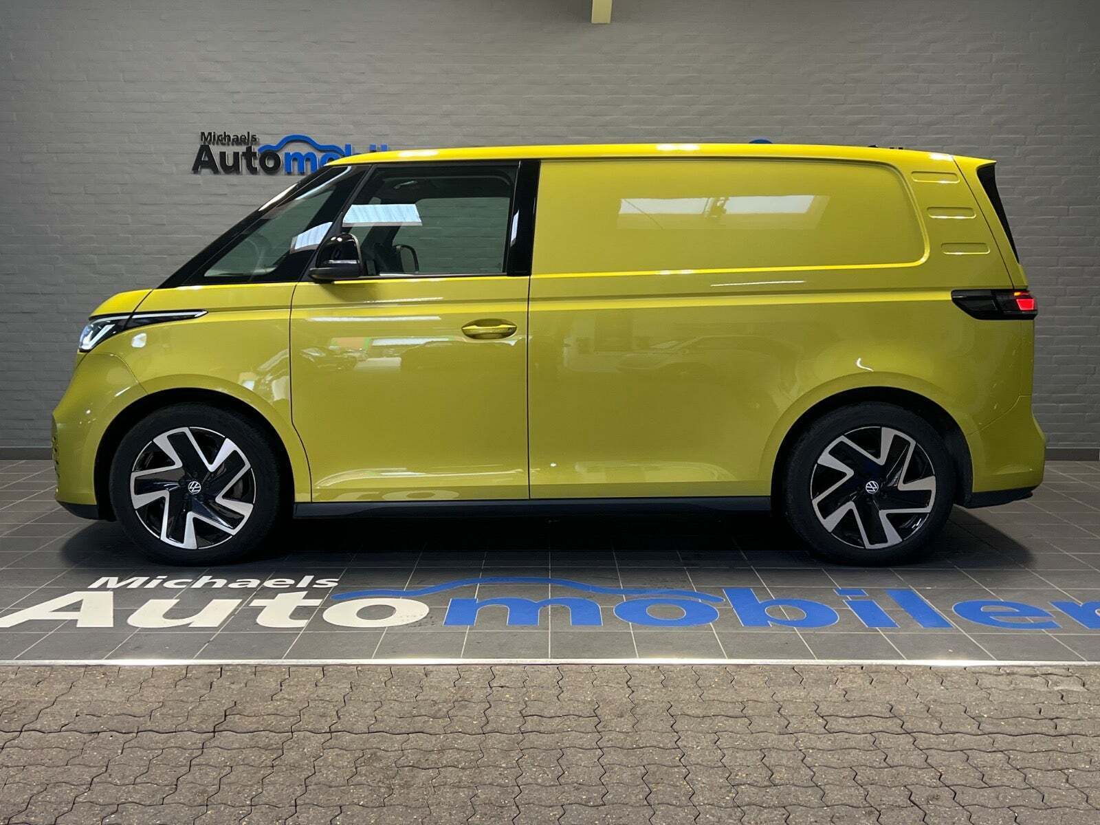 Gul VW ID.Buzz fra 2023