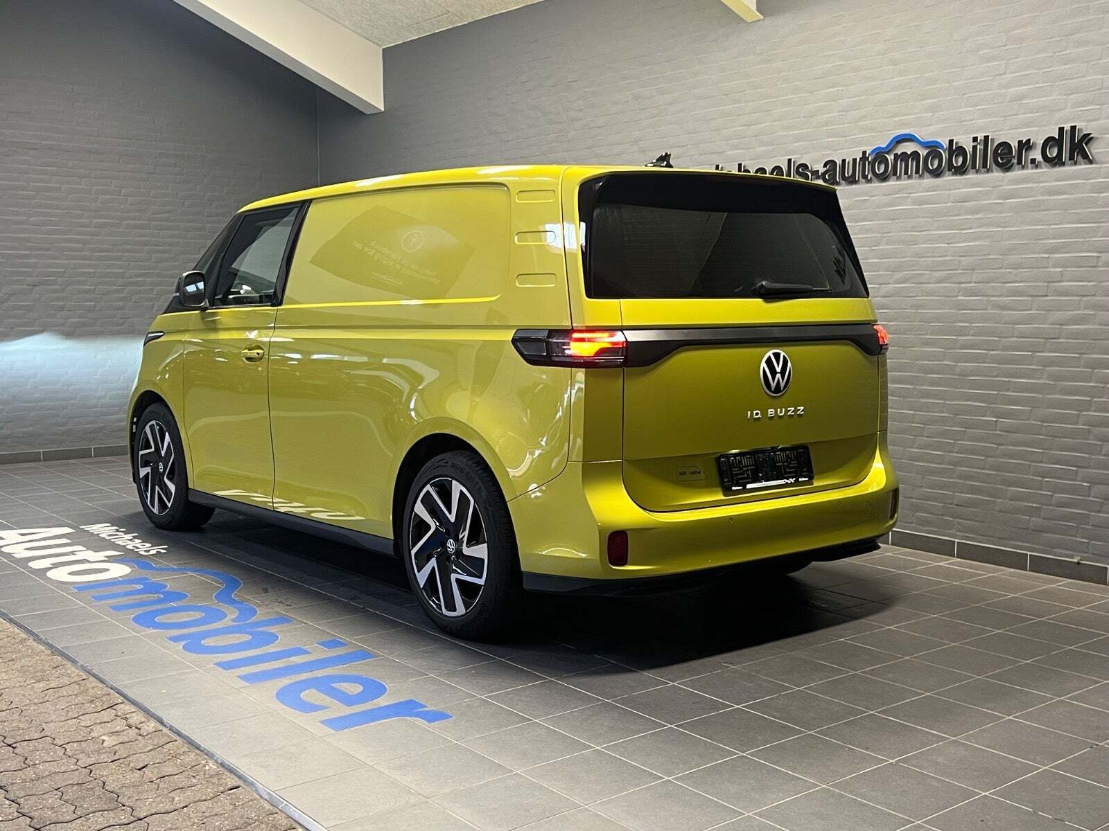 Gul VW ID.Buzz fra 2023