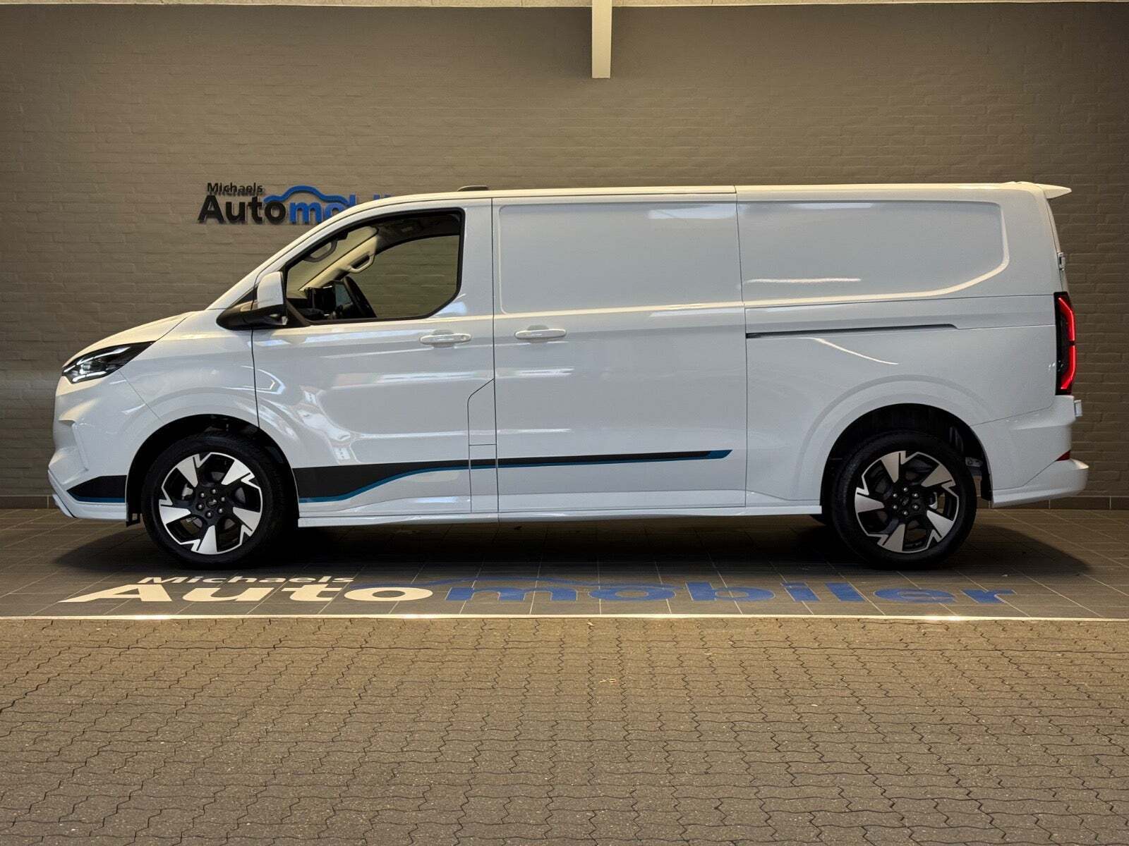 Ford Transit Custom 320 L2 2,0 EcoBlue Sport aut.