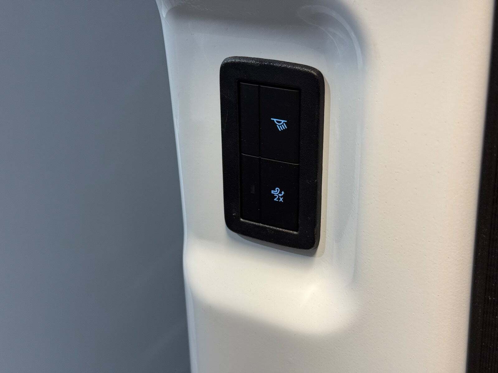 Hvid Ford Transit Custom 320 L2 fra 2026