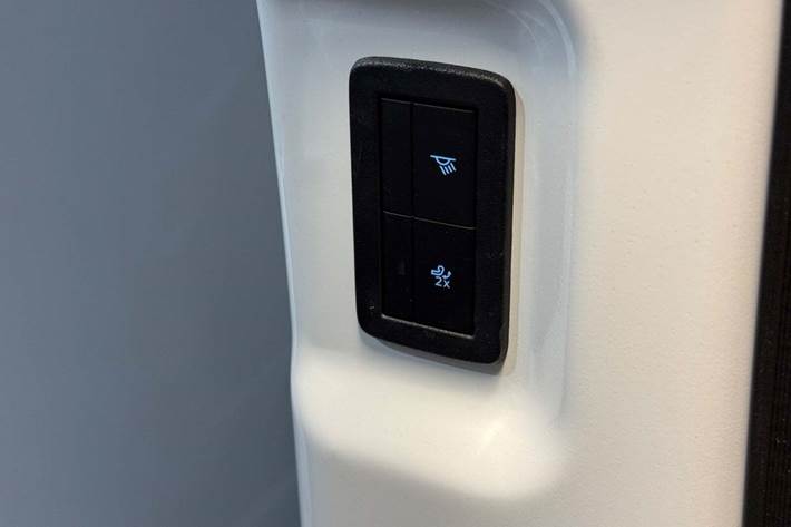 Hvid Ford Transit Custom 320 L2 fra 2026