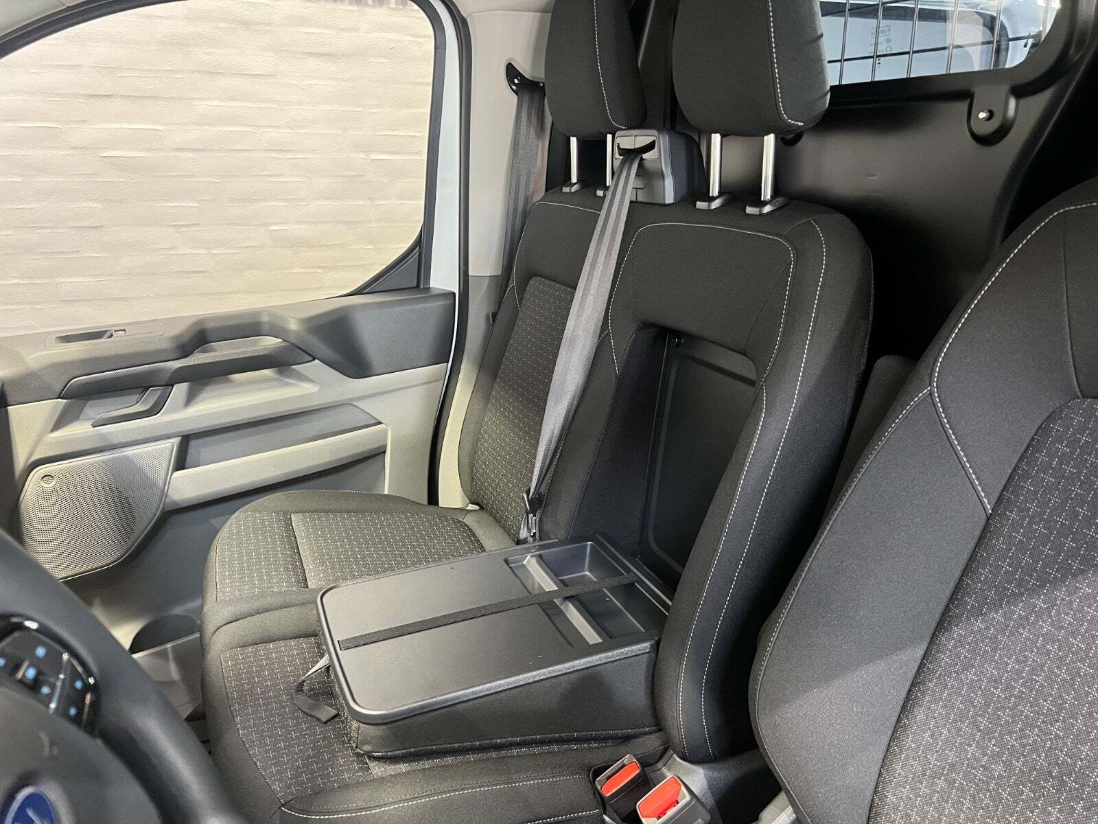 Hvid Ford Transit Custom 320 L2 fra 2026