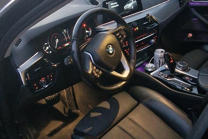 Sort BMW 501 fra 2018