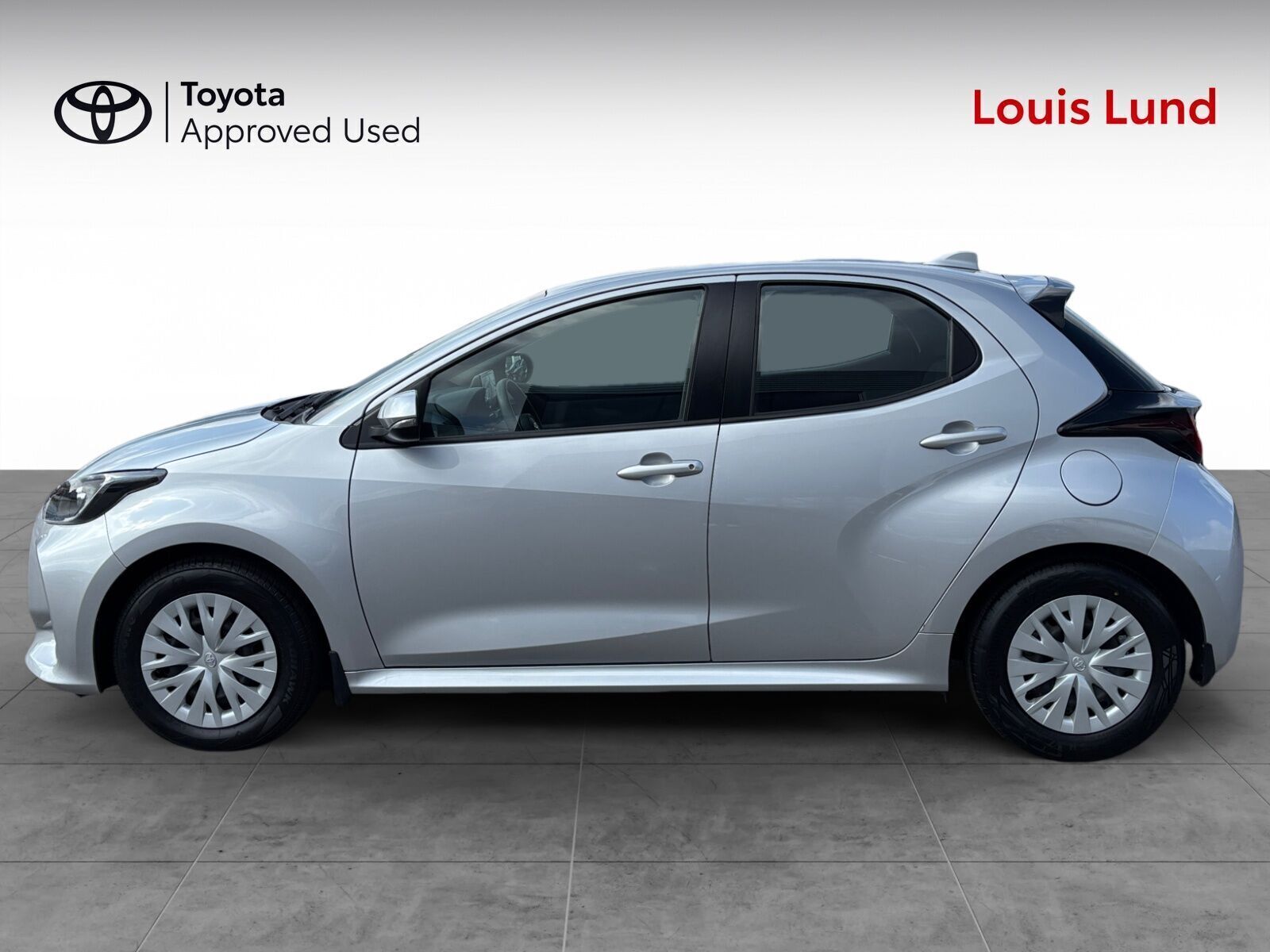 Grå Toyota Yaris fra 2021