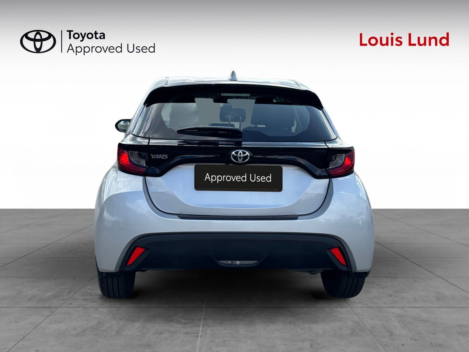 Grå Toyota Yaris fra 2021