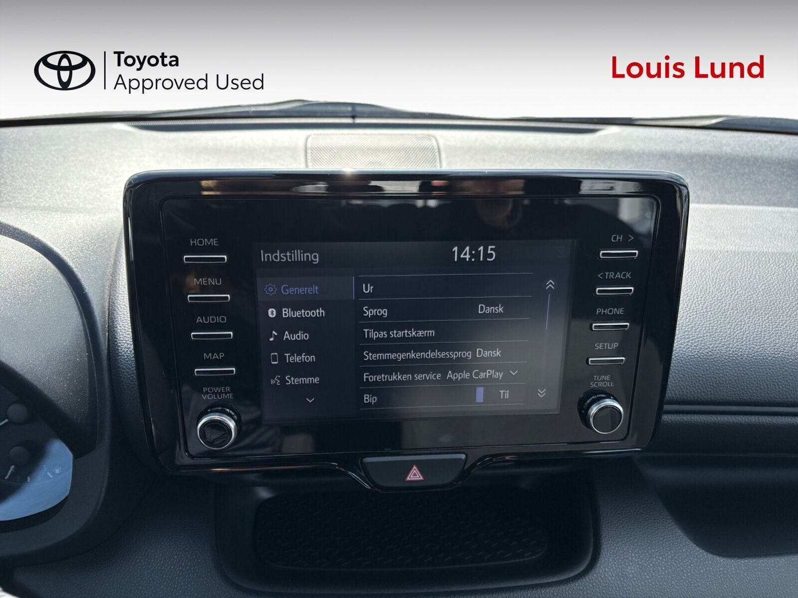 Grå Toyota Yaris fra 2021