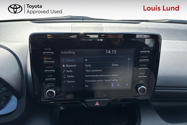 Grå Toyota Yaris fra 2021