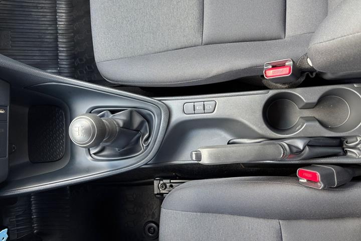 Grå Toyota Yaris fra 2021