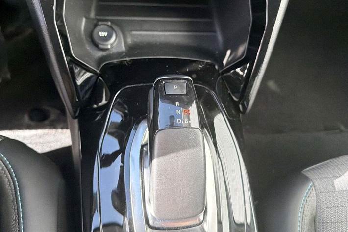 Hvid Peugeot e-208 fra 2020