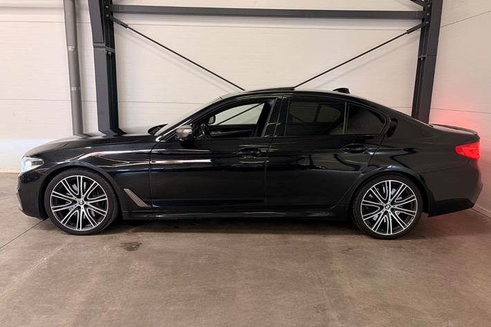 Sort BMW M550i fra 2020