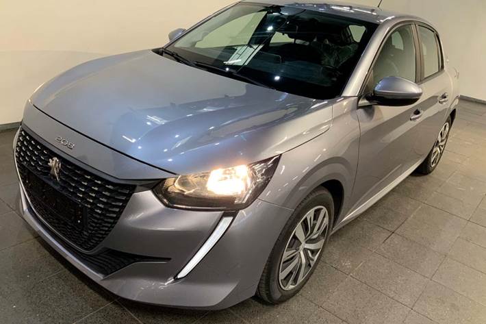 Sølv Peugeot 208 fra 2020 set udefra
