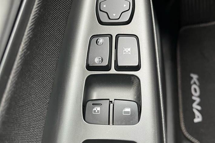 Grå Hyundai Kona fra 2020