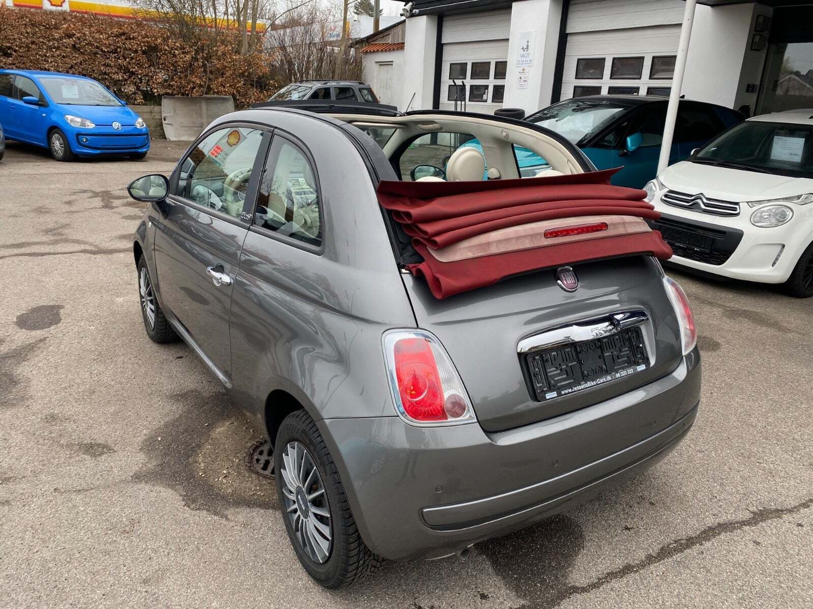 Grå Fiat 500C fra 2012