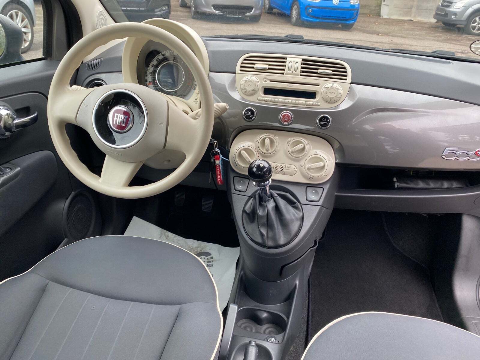 Grå Fiat 500C fra 2012