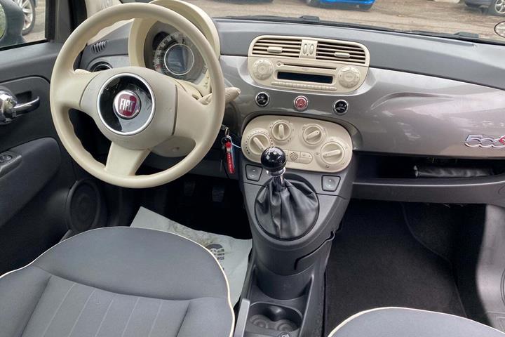 Grå Fiat 500C fra 2012