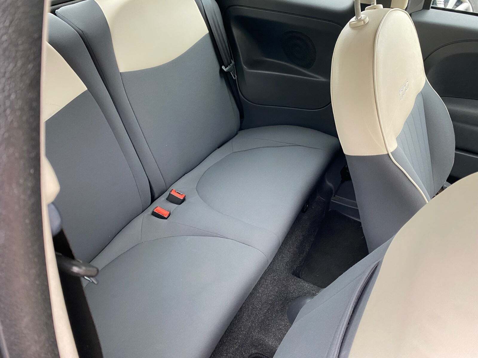 Grå Fiat 500C fra 2012
