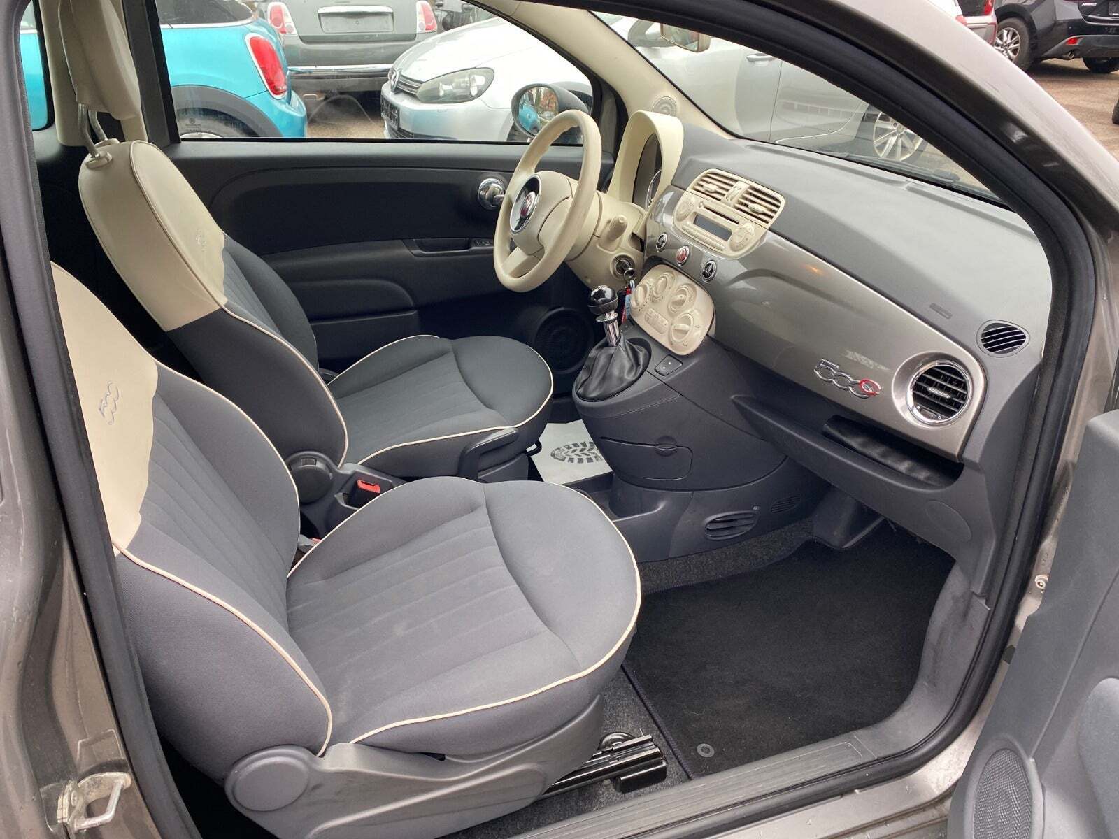 Grå Fiat 500C fra 2012