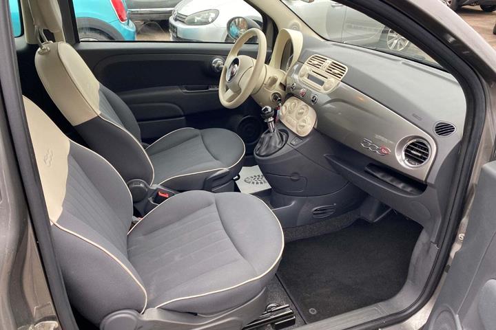 Grå Fiat 500C fra 2012
