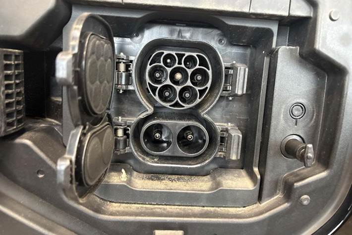 Sort Toyota BZ4X fra 2023