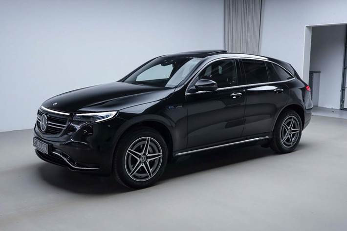 Sort Mercedes EQC400 fra 2023