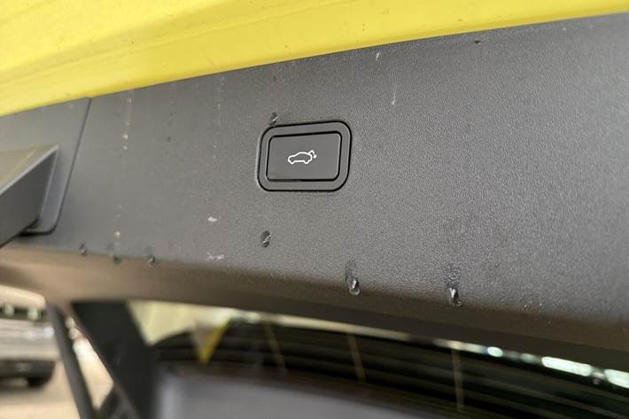 Gul Volvo EX30 fra 2025